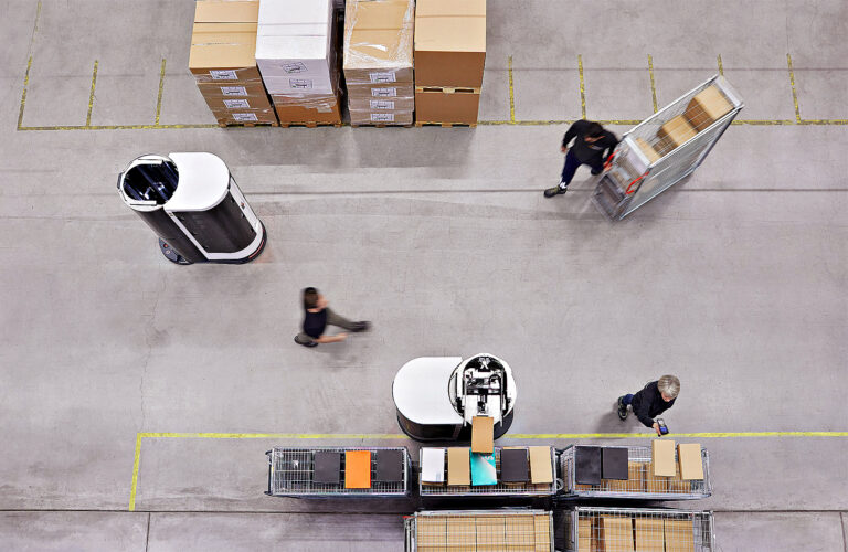 Logistics Manager Analysis: AGVs and AMRs in the warehouse