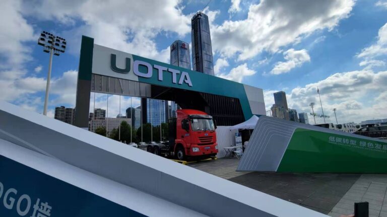 Heavy-duty truck battery-swapping